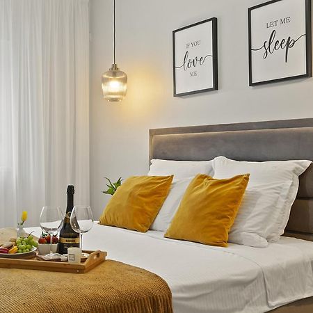Mido Park Apartment With Private Parking & Self Check-In Boekarest Buitenkant foto