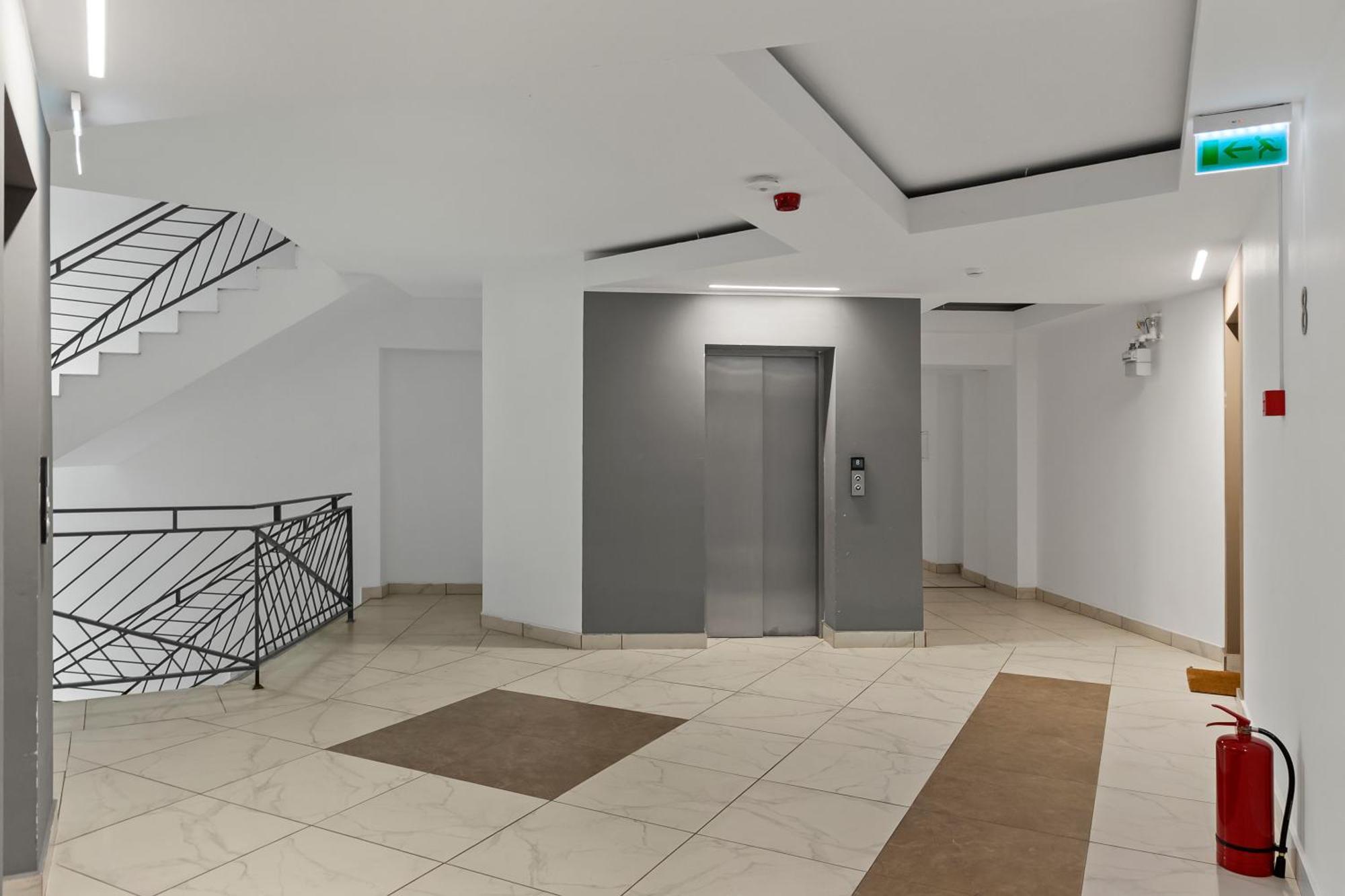 Mido Park Apartment With Private Parking & Self Check-In Boekarest Buitenkant foto