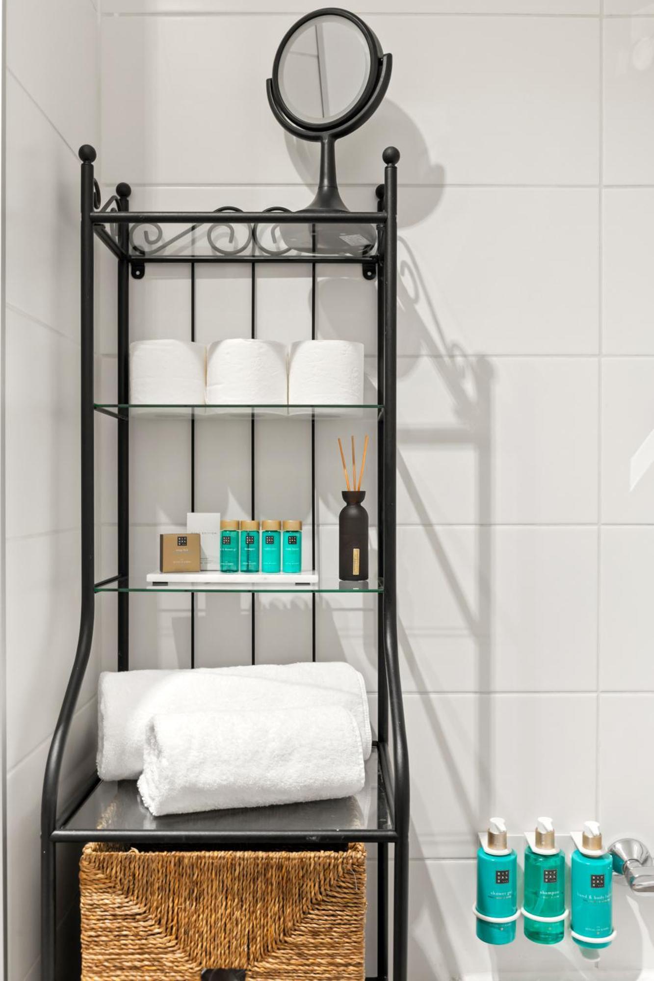 Mido Park Apartment With Private Parking & Self Check-In Boekarest Buitenkant foto