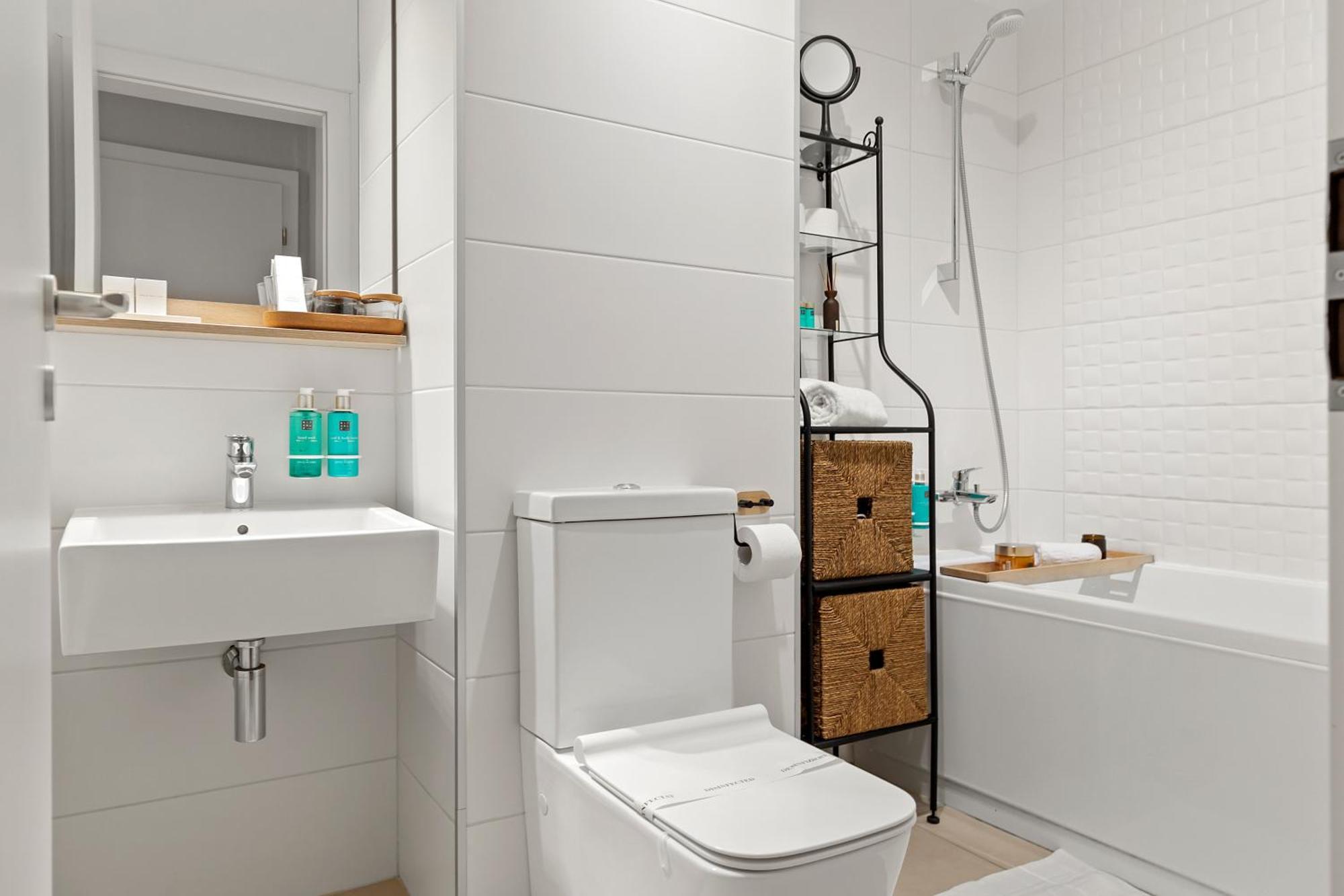 Mido Park Apartment With Private Parking & Self Check-In Boekarest Buitenkant foto
